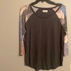 Maurice’s grey quarter sleeve with detailed sleeves. Worn only a few times.